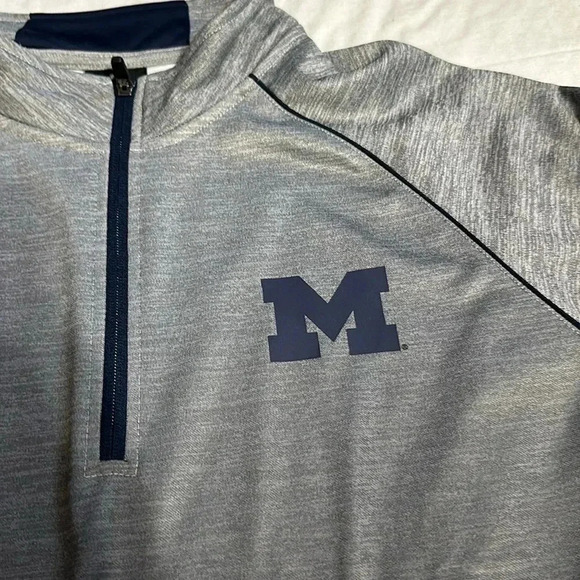 Michigan Wolverines Colosseum 1/4 zip pullover Medium - Picture 2 of 6